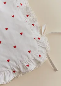 Bavoir Leia - Motif blanc / Broderies Rouges — view 5