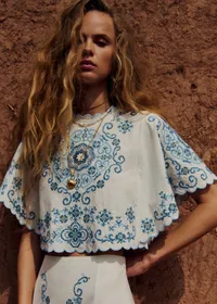 Blouse Anneclaire - Broderie Contrastée Bleu Fond Ecru — view 2