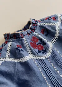 Blouse Eugenia - Sézane x SEA NY - Broderie Contrastée Brique Fond Marine - Création Solidaire — view 2
