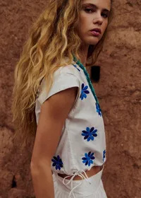 Blouse Jocasta - Broderie Contrastée Ancolie Bleu Fond Ecru — view 2