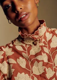 Chemise Ambre - Broderie contrastée ecru fond caramel — view 2