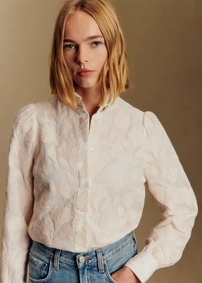 Chemise Ambre - Broderie Contrastée Fleurs Beige Fond Ecru