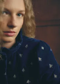 Chemise Ambre - Sézane x Antoinette Poisson - Broderie Cartes Bronze Fond Marine — view 3