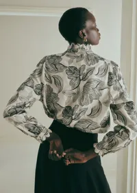 Chemise Cendrine - Broderie Contrastée Fleur Noir Fond Écru — view 4