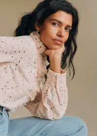 Chemise Chlo - Broderie contrastée Petales ecru fond rose pale — view 3