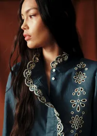 Chemise Coline - Sézane x Baziszt - Lia Ecru Fond Indigo — view 3
