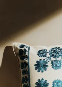 Coussin Brodé - Grand modèle - Le Printemps des Fleurs - Bleu orage — view 5