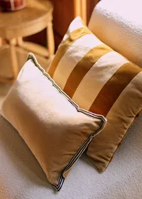 Coussin Rayures Velours - Grand modèle - Beige et Caramel — view 3
