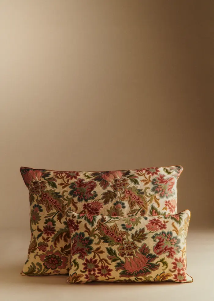 Coussin vintage velours beige - Petit modèle - Jacquard fleurs de printemps