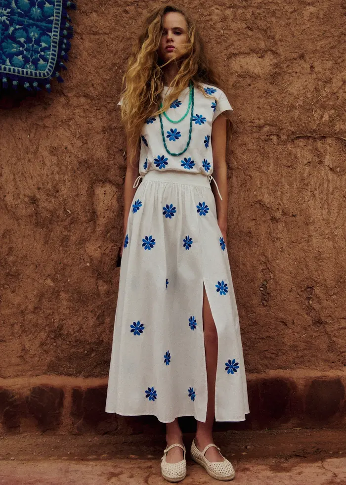 Jupe Arianna - Broderie Contrastée Ancolie Bleu Fond Ecru