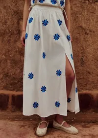 Jupe Arianna - Broderie Contrastée Ancolie Bleu Fond Ecru — view 2