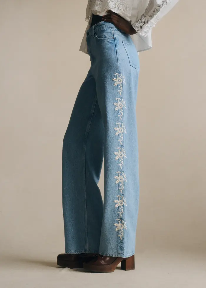 Pantalon Valentin - Sézane x SEA NY - Broderie Placée Crème Fond Bleu Denim