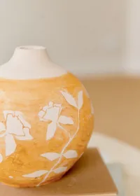Poterie décorée petit modèle - Maia Bunge - Jardin secret ocre — view 4