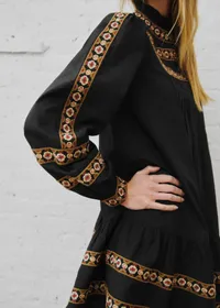 Robe Aliette - Sézane x Sea NY - Broderie Placée Bande Fond Noir — view 2