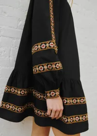 Robe Aliette - Sézane x Sea NY - Broderie Placée Bande Fond Noir — view 3