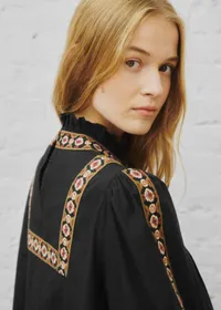 Robe Aliette - Sézane x Sea NY - Broderie Placée Bande Fond Noir — view 4