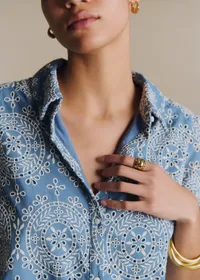 Robe Helly - Broderie Contrastée Écru Fond Bleu Vintage — view 2