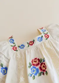 Robe Liara - Broderie Placée Fleur Multico Fond Ecru — view 2