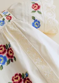 Robe Liara - Broderie Placée Fleur Multico Fond Ecru — view 3