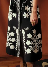 Robe Vera - Sézane x Baziszt - Broderie Folk Crème Fond Ardoise — view 4