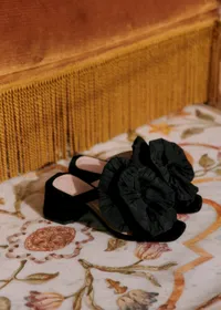 Sandales Renée - CFM Souliers x Editions Sézane - Velours Et Satin Noir — view 4
