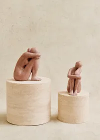 Sculpture Guénolée Courcoux - Femme dans ses pensées petit modèle - Terracotta — view 3