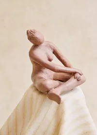Sculpture Guénolée Courcoux - La Femme grand modèle - Terracotta — view 2
