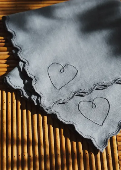 Set de 2 serviettes brodées - Coeur Bleu
