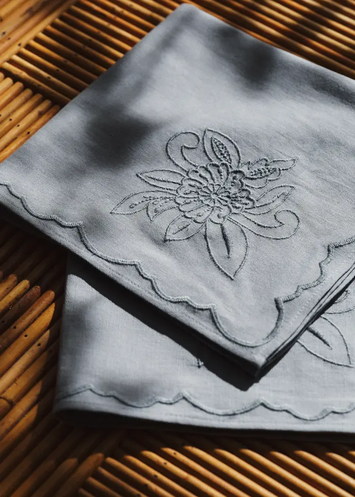 Set de 2 serviettes brodées - Dimanche au Jardin - Bleu orage
