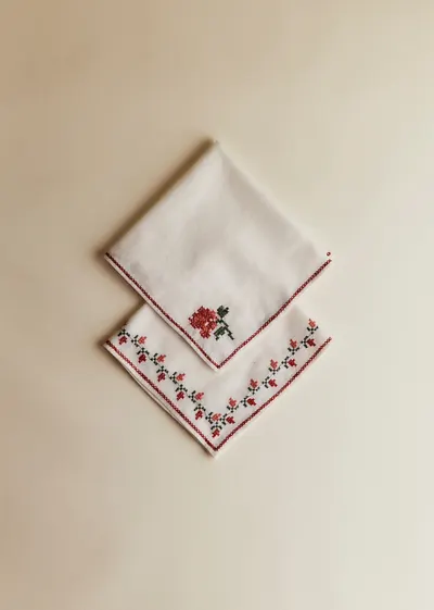 Set de 2 serviettes brodées - Duo de Fleurs Point de Croix