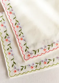 Set de 2 serviettes brodées - Les petites fleurs — view 4