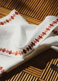 Set de 2 serviettes brodées - Liseré floral - Blush et Caramel — view 3