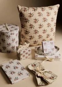 Set de 2 serviettes - Sézane x Antoinette Poisson - Imprimé Boutonnières — view 3