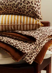 Sofa Cover - Léopard Écru et Café - Velours Caramel — view 2