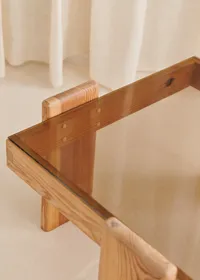 Table basse carrée vintage - Pin et verre fumé — view 4
