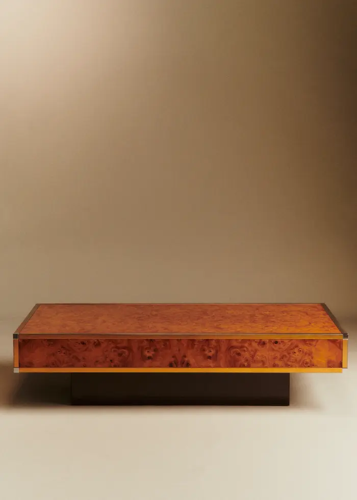 Table basse en loupe d'orme finition laiton et piètement bois - Loupe d'orme