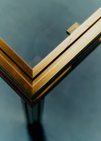 Table basse en verre et laiton vintage - Verre et laiton — view 2