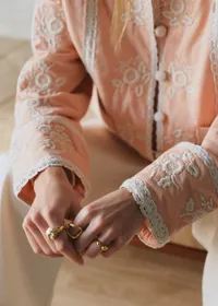 Veste Dakota - Sézane x SEA NY - Broderie Contrastée Écru Fond Rose Pastel — view 4