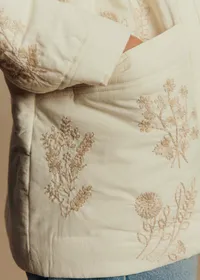 Veste Will - Sézane x Baziszt - Primerose Ecru Fond Beige — view 3